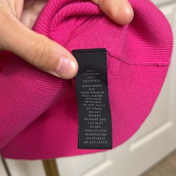Sold-Saks Fifth Avenue 100% cashmere sweater tank top hot pink - Picture 4 of 8